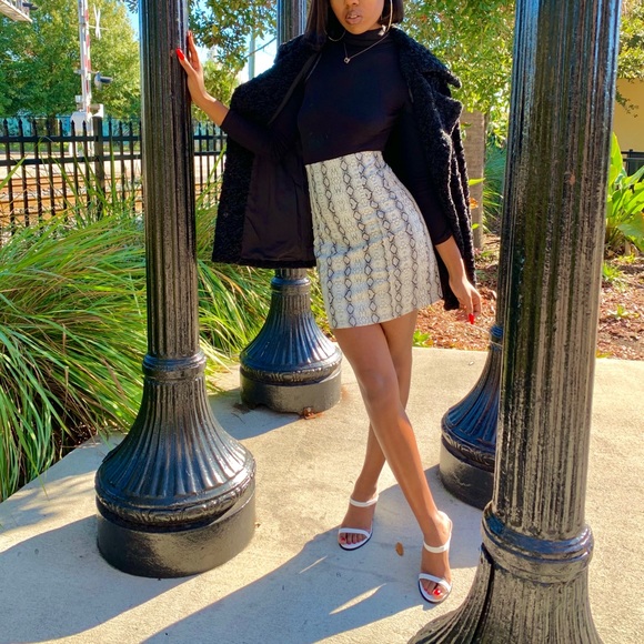 Too big 😭✨🖤 - Picture 2 of 2